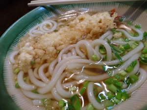 長崎特有の細めの丸い断面の麺