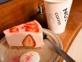 桜香るイチゴのムースタルトとコーヒー