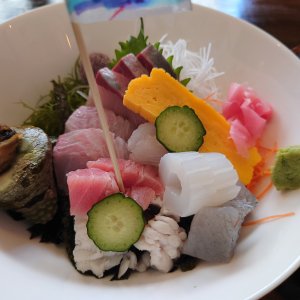 地魚がたっぷり使われた海鮮丼