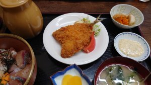 シマ鯵丼定食（1480円）